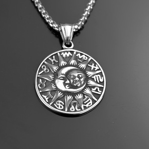 Collar con Colgante de Dios Sol para Hombre en Acero Inoxidable, Diseño Geométrico, Regalo Temático - Product Image 3