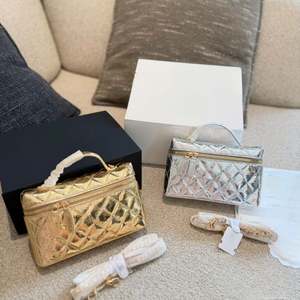 Sac à bandoulière de luxe haut de gamme authentique pour femme, de marque de créateur, couleur unie, avec fermeture éclair et chaînes, idéal pour l'été, l'automne et le printemps - Product Image 1