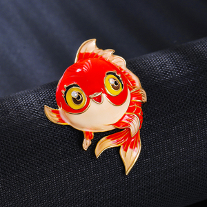 Broches de luxe pour femmes, broches de créateur personnalisées, en forme de <span class=keywords><strong>petit</strong></span> <span class=keywords><strong>poisson</strong></span> <span class=keywords><strong>rouge</strong></span>, en cristal de strass, plaquées or, de la marque Weiman - Product Image 3