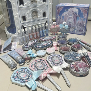 Flower Knows Série Shell's Jewel : Gloss à lèvres, Teinte à lèvres, Fard à joues, Fard à paupières, Enlumineur, Poudre parfumée, Miroir <span class=keywords><strong>de</strong></span> poche - Product Image 1