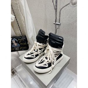 Bottes en cuir classiques et simples unisexes, baskets plates de marque de créateurs de haute qualité et tendance - Product Image 2