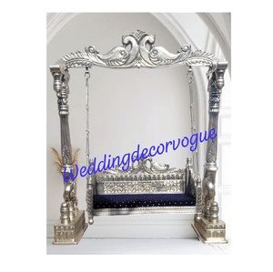 Columpio de madera artesanal de Jhoola de boda de lujo perfecto para decoración de escenario nupcial y ceremonia de matrimonio - Product Image 1