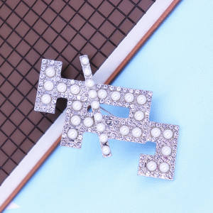 Broche en alliage métallique plaqué argent avec imitation de diamant et de perle, lettre grecque, membre de la sororité, Jack et Jill JJ - Product Image 2