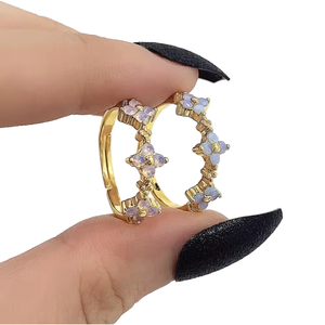 แหวนแต่งงาน/หมั้น ดีไซน์ดอกไม้ ปรับขนาดได้ ชุบทอง 18K ประดับเพชรคิวบิกเซอร์โคเนียสีน้ำเงิน สไตล์เกาหลีสุดฮิต สำหรับทุกเพศ - Product Image 1