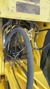 Excavatrice sur chenilles hydraulique Komatsu PC270 de 27 tonnes avec godet de terrassement, utilisée pour la construction et l'agriculture - Product Image 4