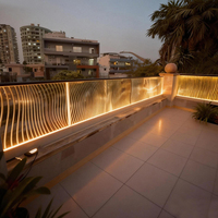 Balustrade en verre à LED populaire pour balcon extérieur, terrasse, toit, cadre sans cadre de 12 à 20 mm, balustrade en verre à canal en U en aluminium