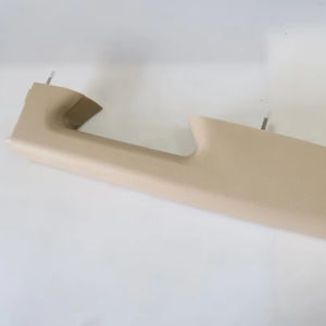 Réparation du panneau de porte côté passager avant droit avec poignée de déverrouillage de porte sous le repose-bras pour Chevrolet Silverado - Product Image 1