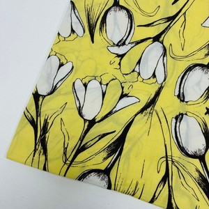 Conception personnalisée OEM Tissu de rayonne jaune à impression numérique à fleurs pour vêtements de villégiature - Product Image 1