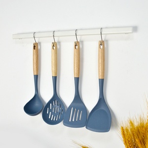 Ensemble d'ustensiles de cuisine en silicone 4 pièces avec manche en bois - Product Image 5