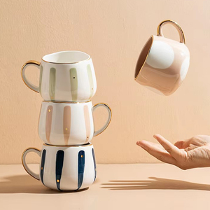 แก้วชาเซรามิกนอร์ดิก 380 มล. แก้วกาแฟลายทางขอบทองสำหรับใช้ในบ้าน - Product Image 1