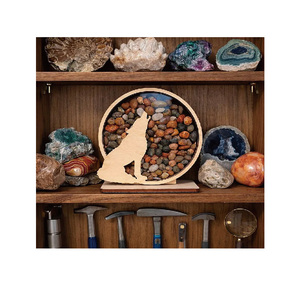 Caja de recuerdos personalizada con ágatas de Lake Superior y vidrio de playa, diseño de lobo - Product Image 1