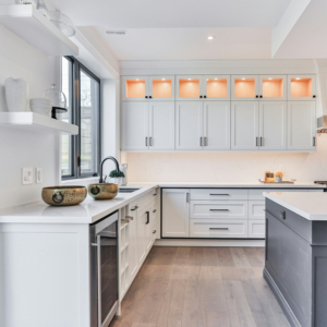 ארונות מטבח מודרניים מעץ יוקרתי עם בסיס כיור מזכוכית, עיצוב צבע מותאם אישית ידידותי לסביבה עבור וילה - Product Image 5