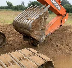 รถขุดมือสอง Doosan Dx220 รุ่นปี 2023 ขายดี พร้อมมอเตอร์ เกียร์ ปั๊ม แบริ่ง Kawasaki คุณภาพสูง คุ้มค่า สำหรับงานดิน - Product Image 6