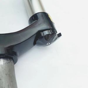 <span class=keywords><strong>Horquilla</strong></span> de bicicleta de montaña de <span class=keywords><strong>26</strong></span> pulgadas, amortiguador de aleación de aluminio con <span class=keywords><strong>horquilla</strong></span> de bicicleta de carretera con bloqueo para piezas de bicicleta - Product Image 6