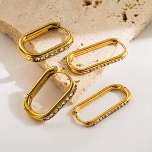 La mejor calidad, 1 par de pendientes chapados en oro de 18 quilates, pendientes básicos cuadrados de acero inoxidable con incrustaciones de circón, pendientes de tuerca a la moda - Product Image 4