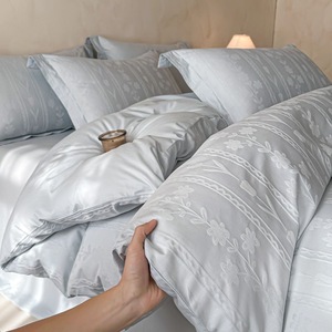 Ensemble de couette 3 pièces en tissu floqué, couette en polyester - Product Image 1