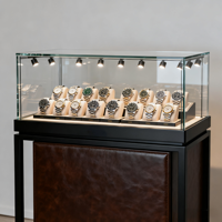 Support d'affichage de montre moderne avec LED et vitrine en verre pour l'affichage en magasin de bijoux, vitrine de magasin de bijoux, design d'intérieur