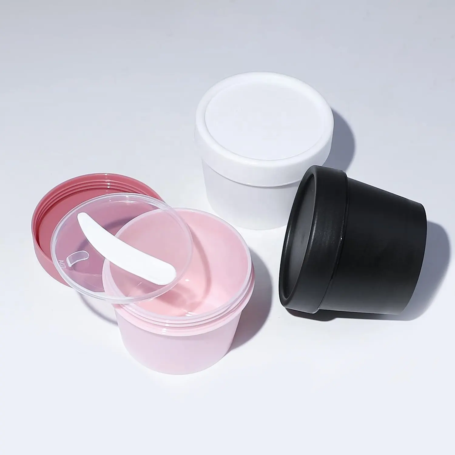 Wholesale plastic storagec empty leakproof wide-mouth 50ml 100 ml 200ml yellow green black white cosmetic jar pink with lids