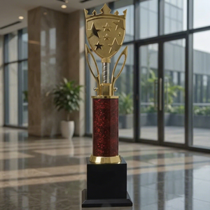 Trofeo Deportivo Portátil Chapado en Oro con Diseño de Escudo Estrellado, Base Roja con Brillo, Metal Fundido a Presión, Listo para Grabar - Product Image 1