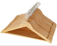 Percheros Para Colgar Cintres Personnalisés Placard En Gros Antidérapant Costume En Bois Cintre Avec Logo Pour Chiffons