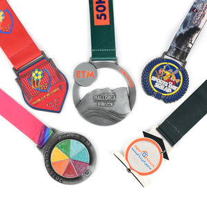 Benzer İkonlu Yüksek Kaliteli Özel Metal Boyalı Renkli Çinko Alaşımlı Maraton Koşu Sporları Kazanan Madalyası Hediyelik Eşya - Product Image 4