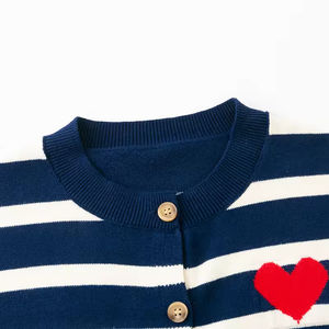 Pull en tricot rayé pour enfants unisexe en coton avec motif cœur pour la Saint-Valentin, de haute qualité - Product Image 6