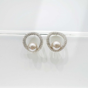 Pendientes de plata 925 con baño de oro de 18k, forma de corazón, con perla, para fiesta, novia, geométricos, estilo retro coreano, para mujer. - Product Image 4