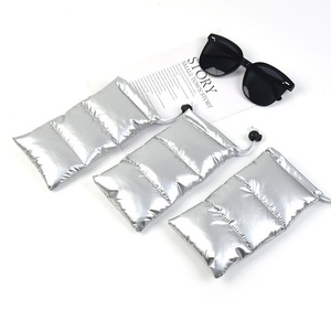 Sac <span class=keywords><strong>à</strong></span> <span class=keywords><strong>lunettes</strong></span> en duvet argenté avec logo <span class=keywords><strong>personnalisé</strong></span> pochette pour <span class=keywords><strong>lunettes</strong></span> de soleil <span class=keywords><strong>à</strong></span> cordon étui <span class=keywords><strong>à</strong></span> <span class=keywords><strong>lunettes</strong></span> de luxe vintage pour <span class=keywords><strong>lunettes</strong></span> de soleil rangement de bijoux - Product Image 1