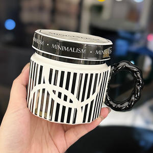 Tasse créative tendance au design élégant, en céramique délicate avec couvercle, tasse à boisson au style raffiné, tasse à café simple noire et blanche - Product Image 5
