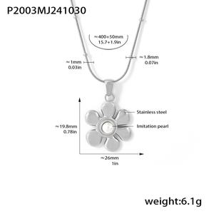 Collier avec pendentif fleur élégant en imitation perle plaqué or 18 carats PVD pour femmes - Product Image 6
