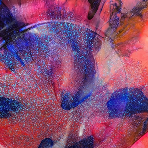 จานเรซิ่นทรงกลมสำหรับเสิร์ฟ จานที่ทนทาน เหมาะสำหรับเป็นของขวัญหรือตกแต่งภายใน - Product Image 1