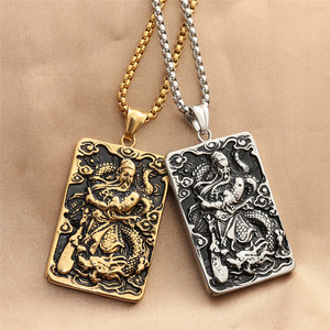 Pendentif carré Guan Gong Auspicious Cloud en acier inoxydable, collier pour hommes, style rétro Punk, design géométrique - Product Image 1