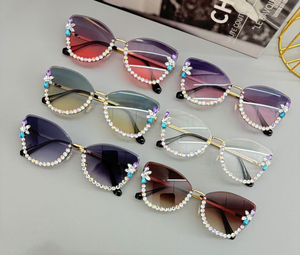 2025 nuova moda <span class=keywords><strong>occhiali</strong></span> da <span class=keywords><strong>sole</strong></span> con struttura in lega arancione Cat Eye <span class=keywords><strong>occhiali</strong></span> da <span class=keywords><strong>sole</strong></span> da ragazza squisiti con strass decorativi senza cornice - Product Image 1