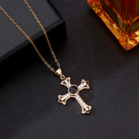 Pendentif croix en cuivre plaqué or 18 carats pour enfants avec chaîne à maillons - Bijoux religieux catholiques pour fêtes, mariages et cadeaux