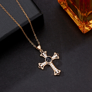 Colgante <span class=keywords><strong>de</strong></span> Cruz Chapado en Oro <span class=keywords><strong>de</strong></span> 18K para Niños con Circonia - Joyería Religiosa Católica para Fiestas, <span class=keywords><strong>Bodas</strong></span> y Regalos - Product Image 3