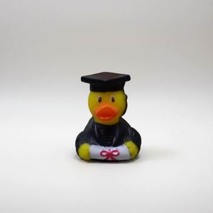 Duck Doctor en plastique personnalisé avec logo, 2 pouces, pour bébé, avec pompon, vente chaude saison de la remise des diplômes, en gros - Product Image 1