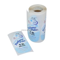 Rouleau d'étiquettes autocollantes BOPP résistantes à l'huile et à l'eau, durables, personnalisées pour l'emballage de cosmétiques, de shampooings et de parfums