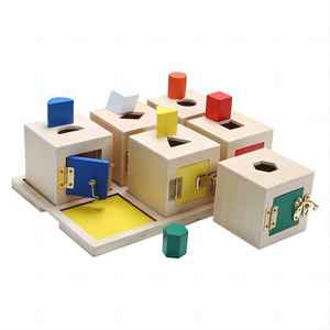 Детский игрушечный деревянный обучающий замок из материалов Монтессори с предметами и лотком (набор из 6 штук) - Product Image 1
