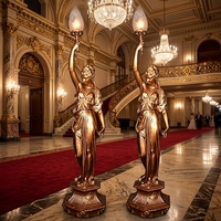 Lampe torche en bronze représentant une silhouette féminine exquise - Centre de table luxueux et fonctionnel avec piédestal orné, sculpture de jardin en bronze