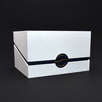 Boîte d'emballage de montre bracelet de marque personnalisée boîtes de montre de luxe avec logo en feuille d'or oreiller en velours peluche noir à lumière LED