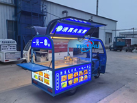 Kiosque mobile de petite abeille vendant des produits de canard brochettes frites camion de nourriture