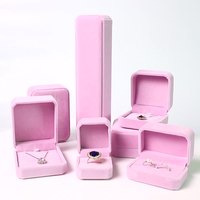 Coffret à bijoux moderne et luxueux en velours, personnalisable avec logo, en forme carrée, certifié ISO9001, adapté aux bagues, colliers et bracelets