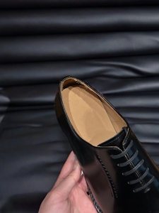 Zapatos de vestir para hombre hechos a mano y personalizados, elaborados con cuero, ideales para negocios, bodas y uso en la oficina. - Product Image 4