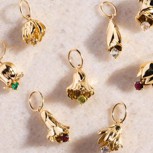 Délicat or fleur breloques émail bijoux mois fleur pierre <span class=keywords><strong>de</strong></span> <span class=keywords><strong>naissance</strong></span> pas <span class=keywords><strong>de</strong></span> décoloration <span class=keywords><strong>naissance</strong></span> fleur pendentif fait à la main bricolage fabrication - Product Image 4