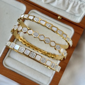 Gelang Wanita Trendy Anti-Kusam, Baja Anti Karat Tebal Lapis Emas 18k, Bentuk Rhombus Ular dengan Zirkon - Product Image 2