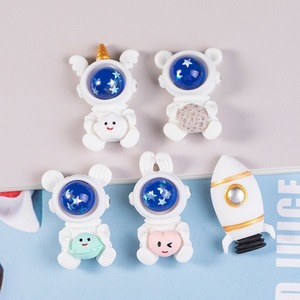 Nuevos accesorios <span class=keywords><strong>de</strong></span> resina ecológicos DIY funda <span class=keywords><strong>de</strong></span> teléfono móvil parche dibujos animados astronauta Galaxy Guardian Kawaii arte tema teléfono móvil - Product Image 5