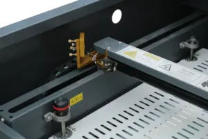 Mini 40w/50w machine de découpe laser 3050 co2 tampon en caoutchouc faisant la machine de gravure laser pour photo/cristal