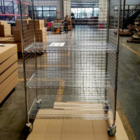 Étagère modulaire multi-niveaux en fil métallique ouvert pour l'affichage de produits en magasin