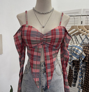 <span class=keywords><strong>Monospalla</strong></span> Y2k con fascia a pieghe e petto imbottito, <span class=keywords><strong>camicia</strong></span> a quadri - Product Image 2