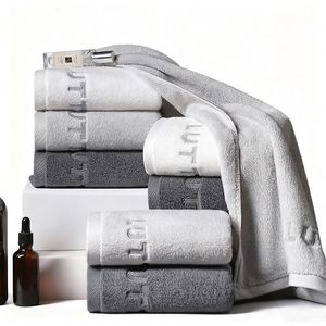 Serviettes de bain unies en coton et ensembles d'articles de toilette simples pour hôtels en gros - Product Image 2